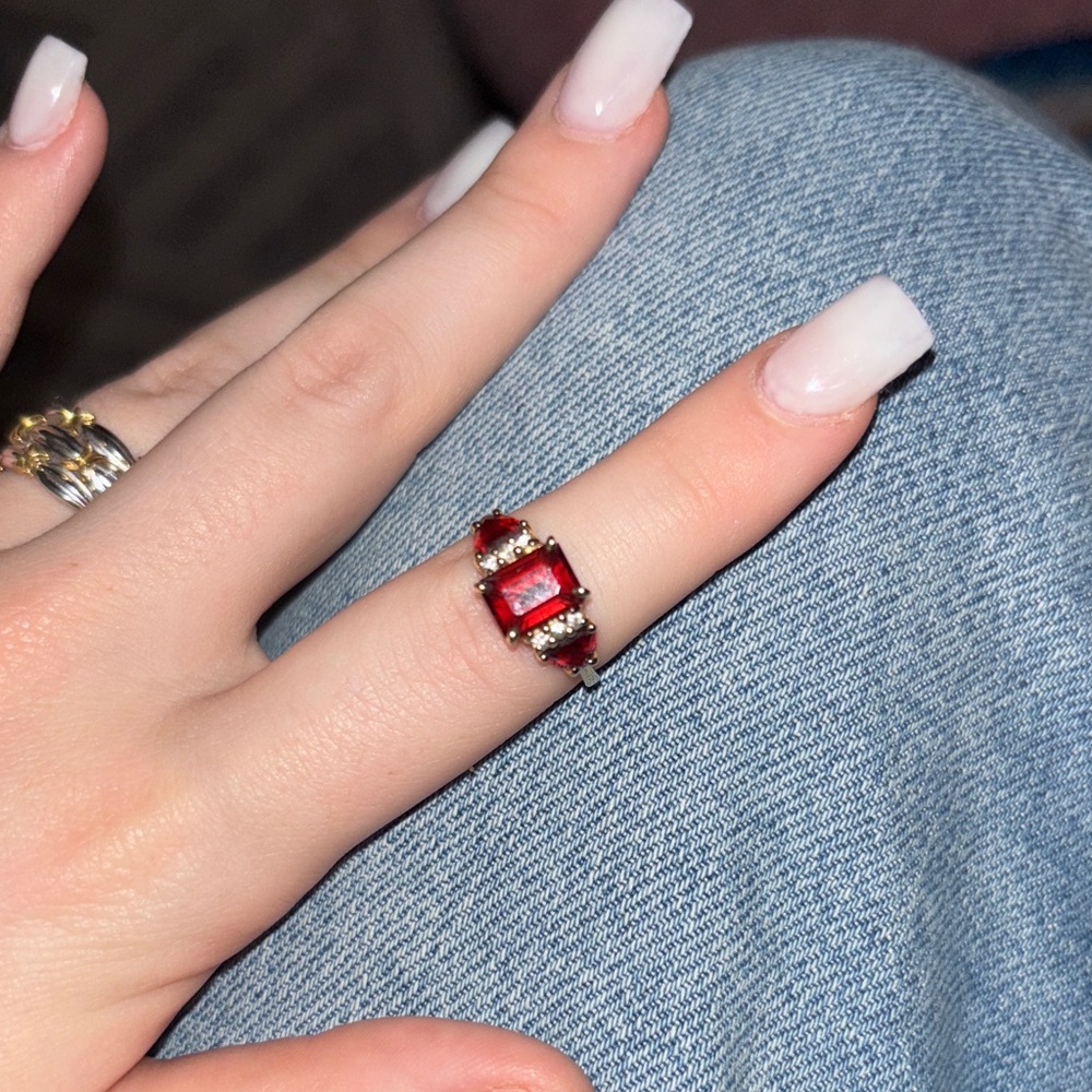 Elegant Red Gemstone Ring 14 KT